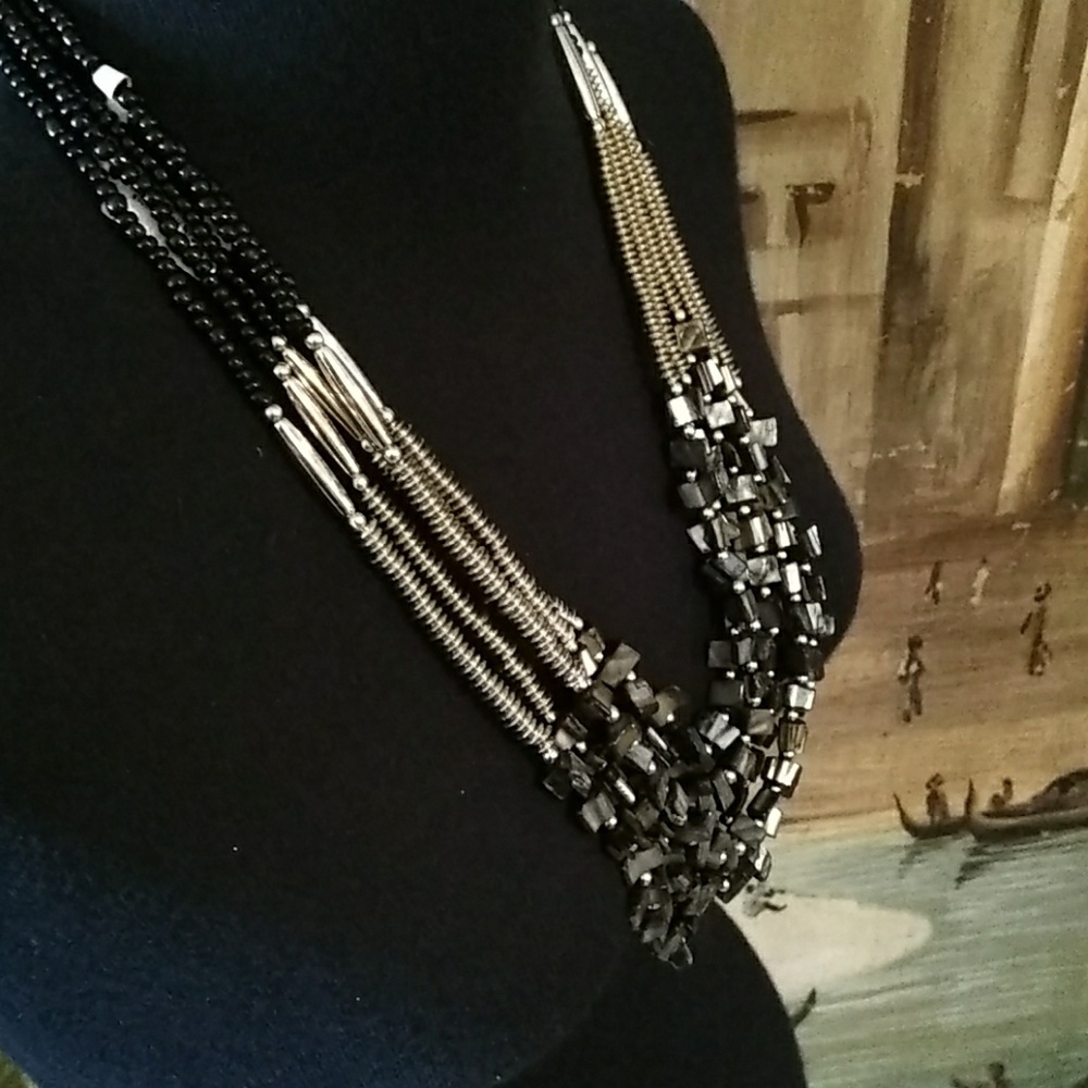 Large statement necklace - Picture 2 of 4